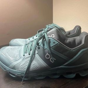 On Men’s Tennis Shoes (New without Tag)